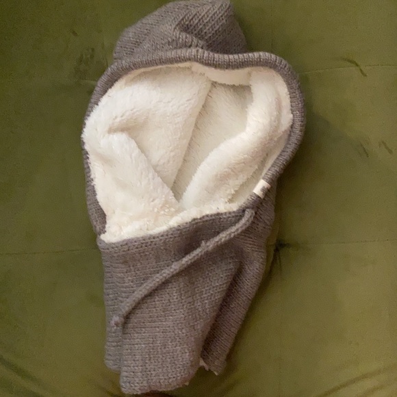 Hood - Picture 4 of 8